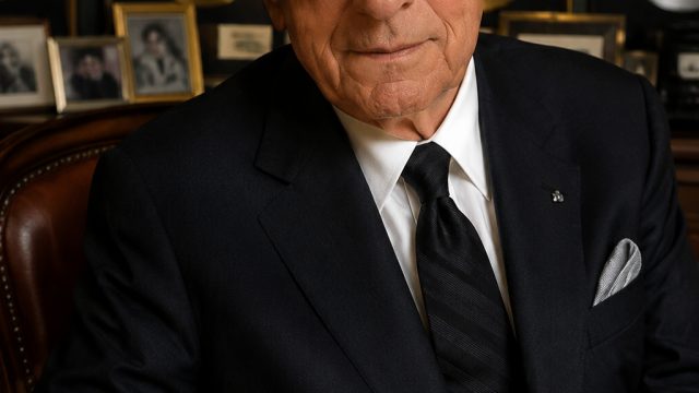 The Legacy of Clive Davis: A Tribute to a Music Visionary