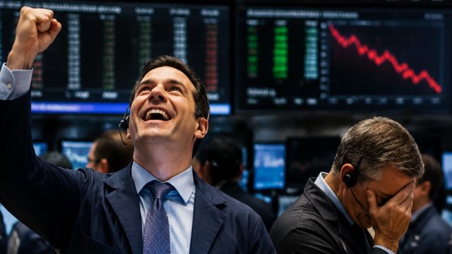 Market Reactions: Dow Surges While Nasdaq Faces Headwinds Ahead of Key Earnings